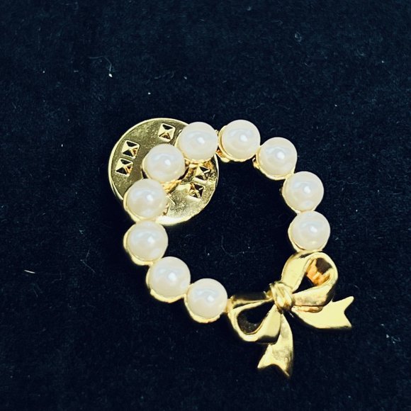 Gold Tone & Faux Pearl Wreath Brooch - Picture 2 of 5